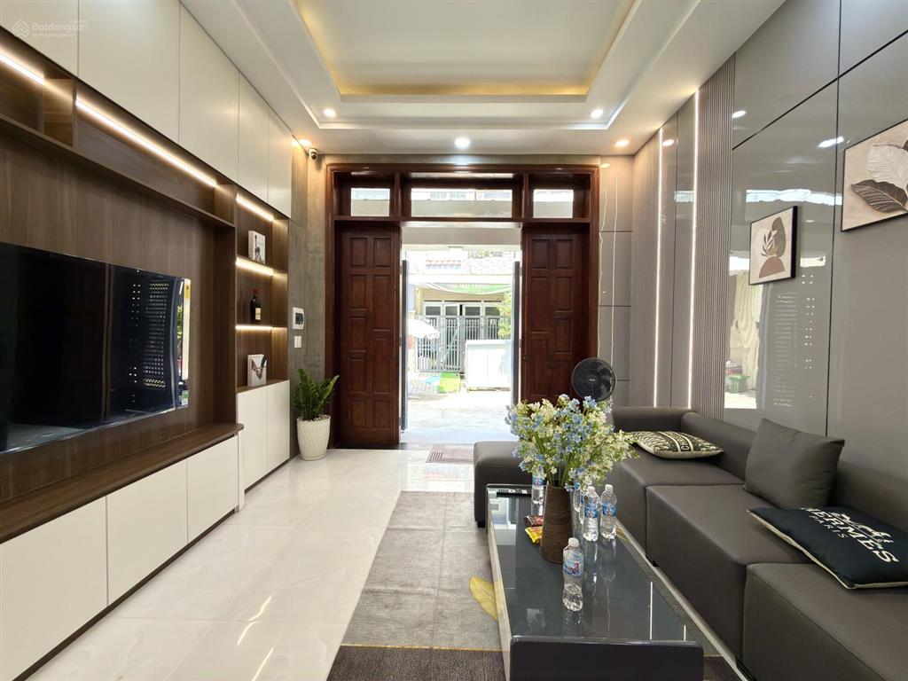 Nhà sau trường mầm non hoa đỗ quyên, dt4x13.5m, trệt, 3 lầu, 4pn, p.thờ, sân thượng, 6.18 tỷ
