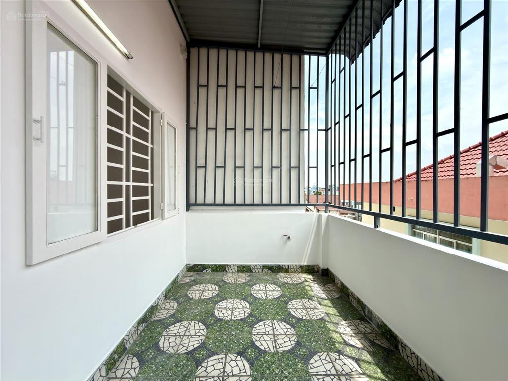 Nhà sau trường mầm non hoa đỗ quyên, dt4x13.5m, trệt, 3 lầu, 4pn, p.thờ, sân thượng, 6.18 tỷ