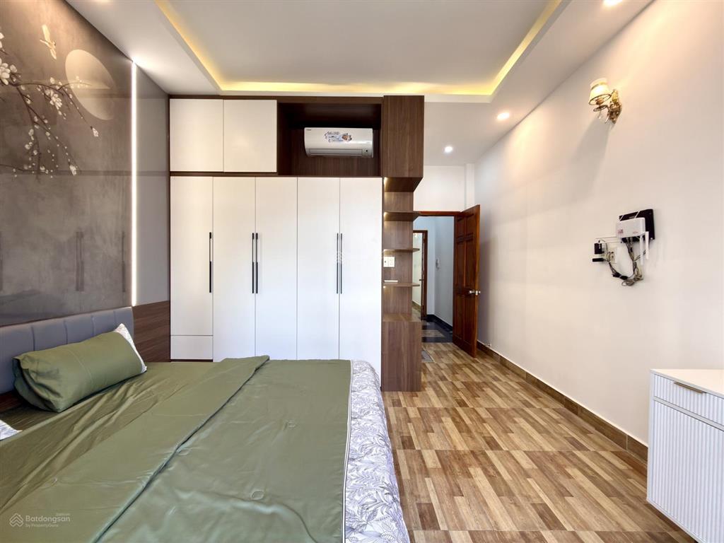 Nhà sau trường mầm non hoa đỗ quyên, dt4x13.5m, trệt, 3 lầu, 4pn, p.thờ, sân thượng, 6.18 tỷ