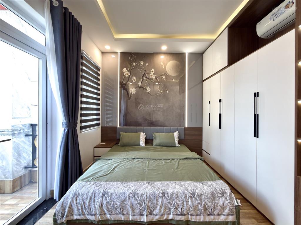 Nhà sau trường mầm non hoa đỗ quyên, dt4x13.5m, trệt, 3 lầu, 4pn, p.thờ, sân thượng, 6.18 tỷ