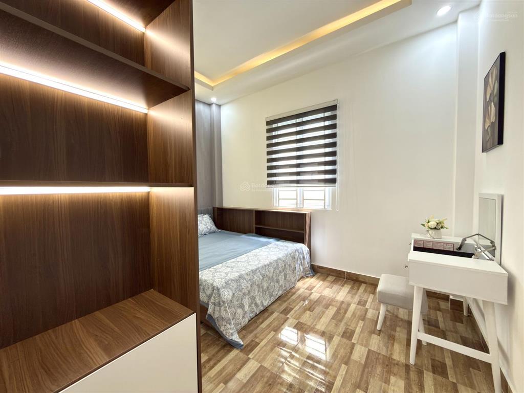 Nhà sau trường mầm non hoa đỗ quyên, dt4x13.5m, trệt, 3 lầu, 4pn, p.thờ, sân thượng, 6.18 tỷ
