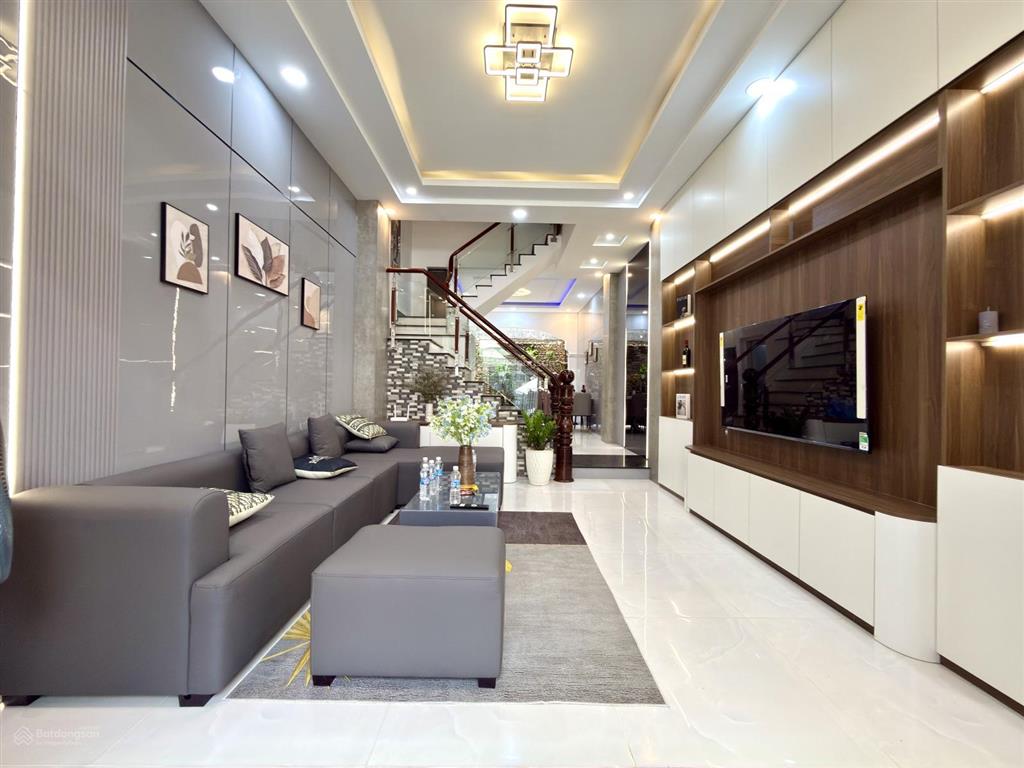 Nhà sau trường mầm non hoa đỗ quyên, dt4x13.5m, trệt, 3 lầu, 4pn, p.thờ, sân thượng, 6.18 tỷ