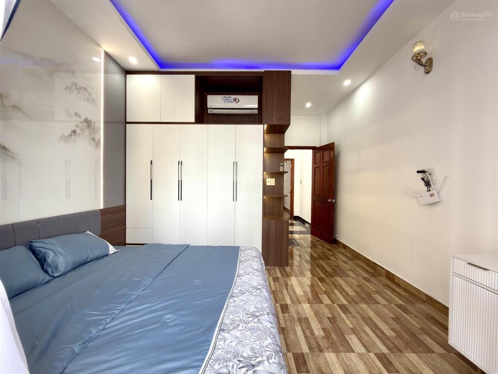 Nhà sau trường mầm non hoa đỗ quyên, dt4x13.5m, trệt, 3 lầu, 4pn, p.thờ, sân thượng, 6.18 tỷ