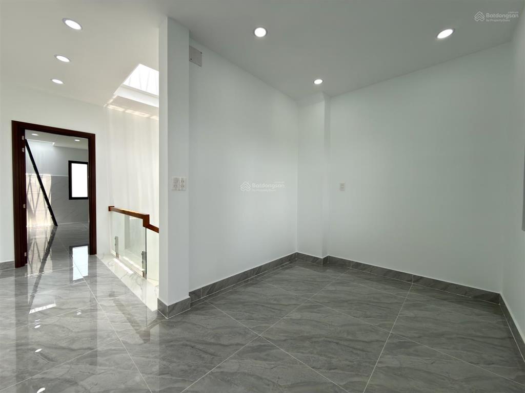 Nhà kế bên dự án công viên, dt 4x18m, trệt, lửng, 3 lầu, 4pn, p.thờ, gara ô tô, hướng bắc, 6.6 tỷ