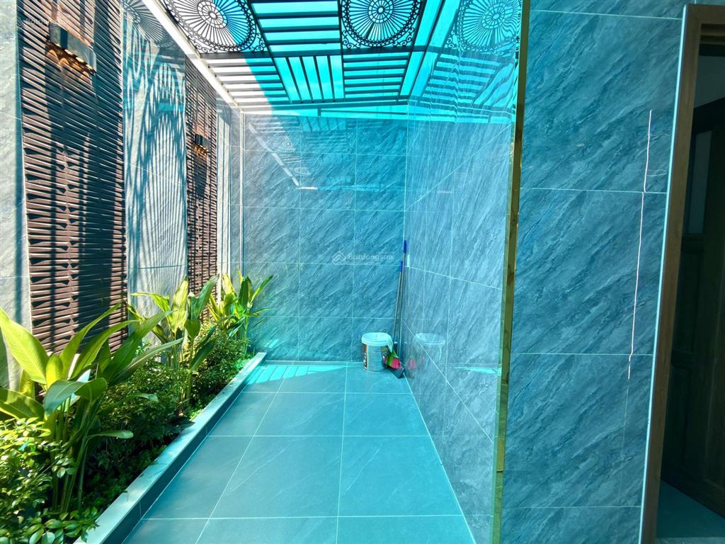 Nhà kế bên dự án công viên, dt 4x18m, trệt, lửng, 3 lầu, 4pn, p.thờ, gara ô tô, hướng bắc, 6.6 tỷ