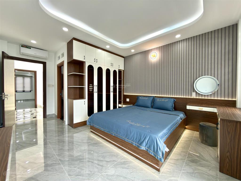 Nhà kế bên dự án công viên, dt 4x18m, trệt, lửng, 3 lầu, 4pn, p.thờ, gara ô tô, hướng bắc, 6.6 tỷ