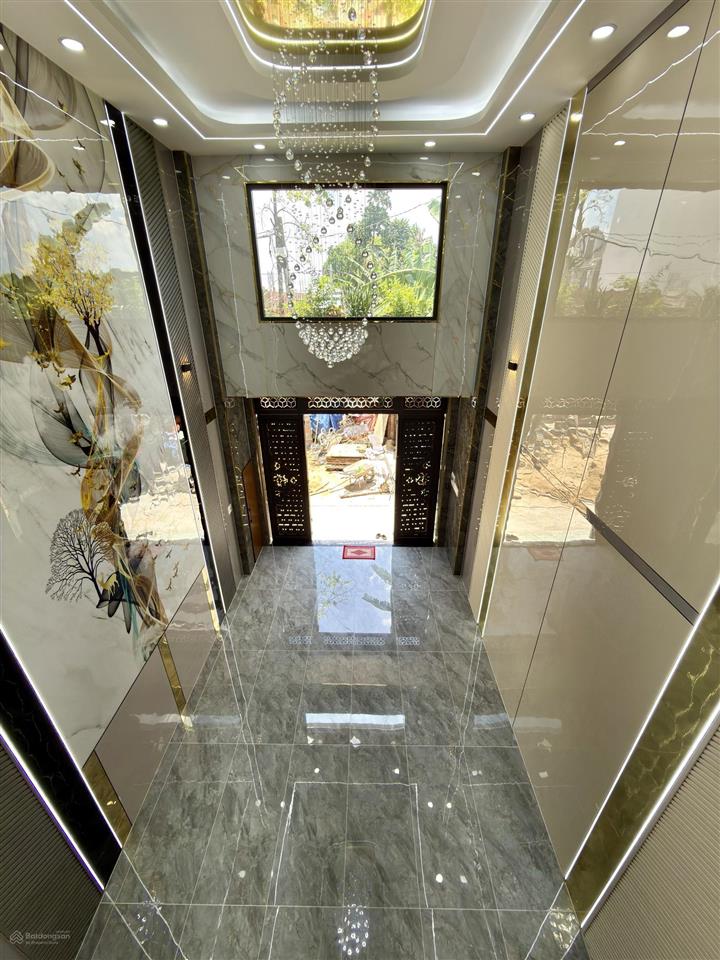 Nhà kế bên dự án công viên, dt 4x18m, trệt, lửng, 3 lầu, 4pn, p.thờ, gara ô tô, hướng bắc, 6.6 tỷ