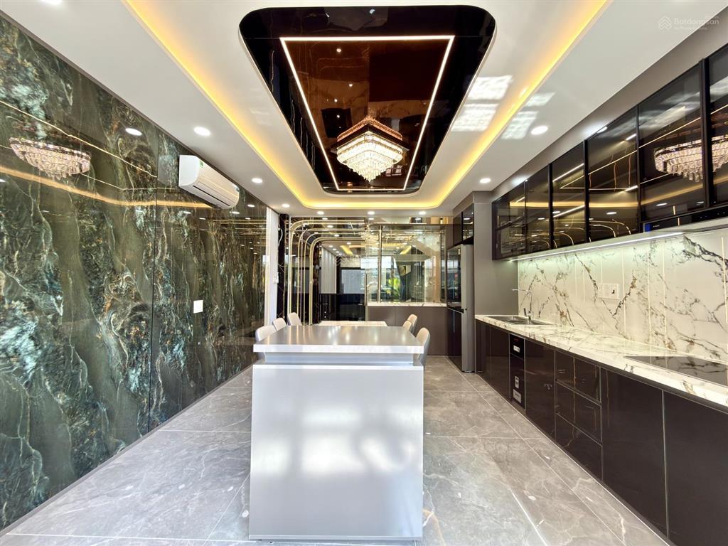 Nhà có thang máy, sát bên ubp, trường học, dt4x15m, lửng, 3 lầu, 4pn, hướng đông bắc, 8.9 tỷ