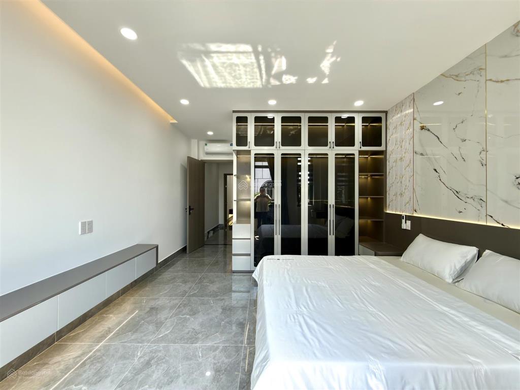 Nhà có thang máy, sát bên ubp, trường học, dt4x15m, lửng, 3 lầu, 4pn, hướng đông bắc, 8.9 tỷ