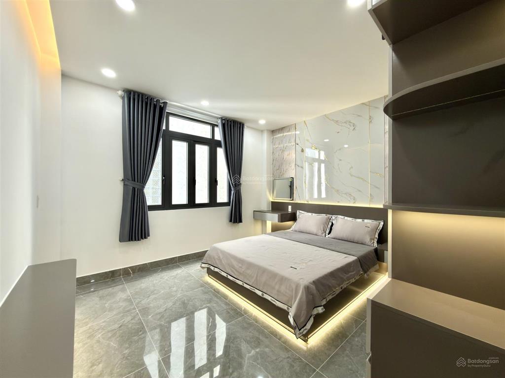 Nhà có thang máy, sát bên ubp, trường học, dt4x15m, lửng, 3 lầu, 4pn, hướng đông bắc, 8.9 tỷ