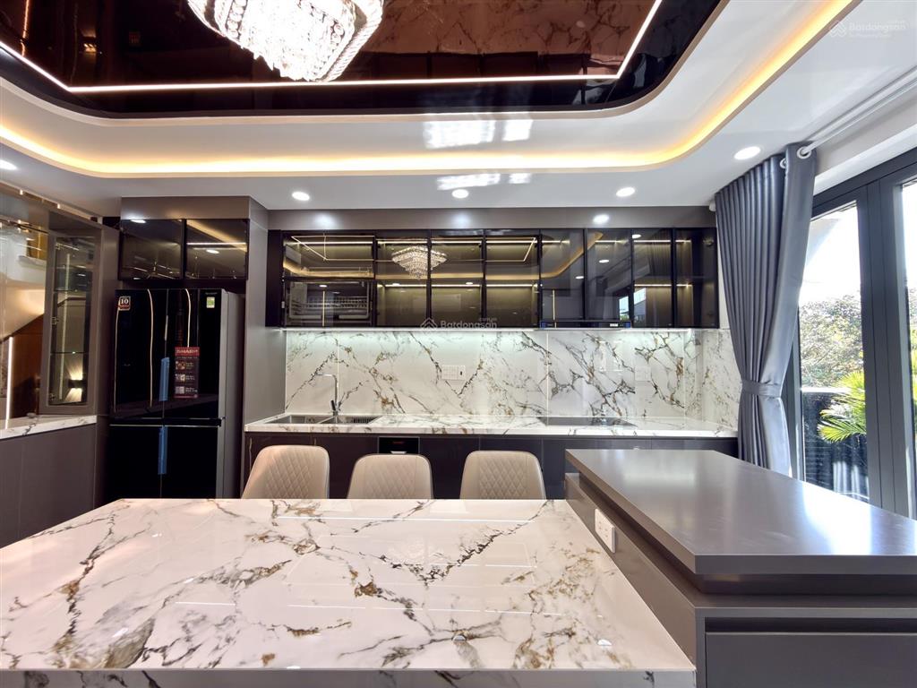 Nhà có thang máy, sát bên ubp, trường học, dt4x15m, lửng, 3 lầu, 4pn, hướng đông bắc, 8.9 tỷ