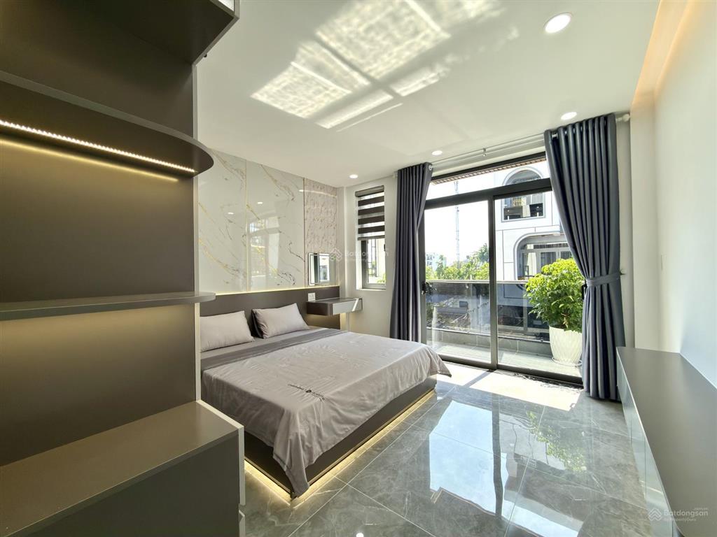 Nhà có thang máy, sát bên ubp, trường học, dt4x15m, lửng, 3 lầu, 4pn, hướng đông bắc, 8.9 tỷ