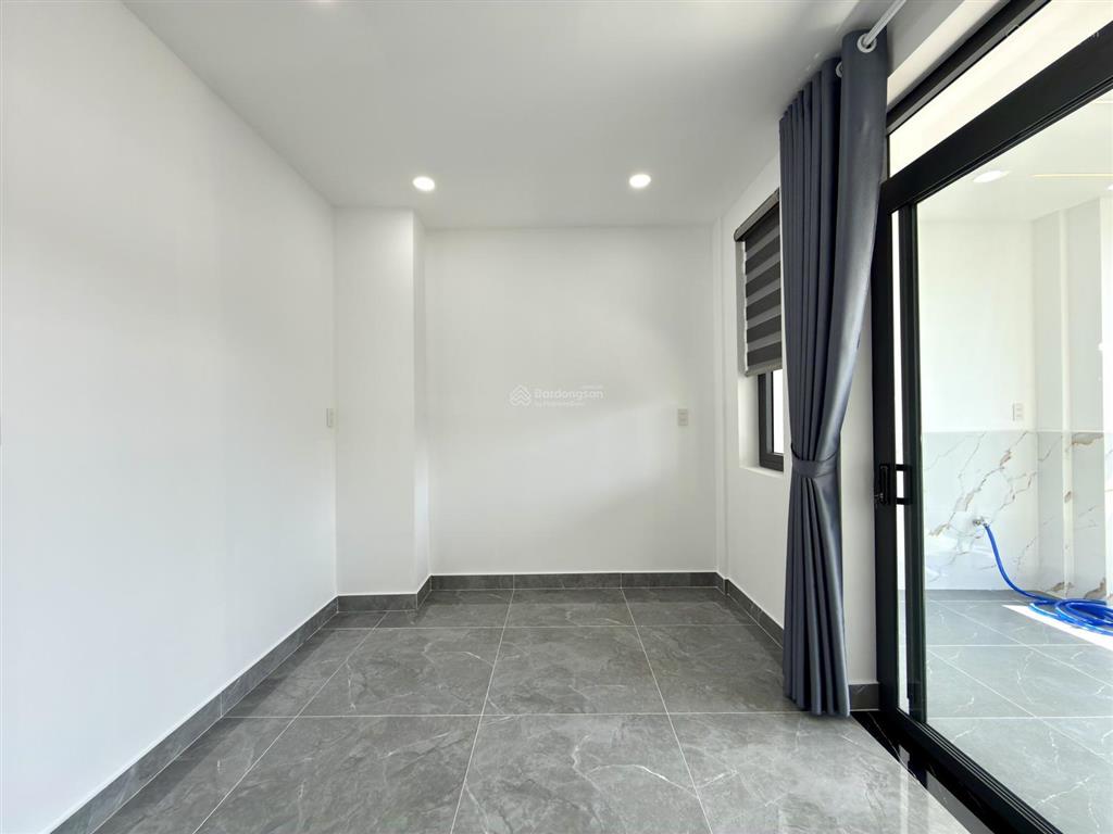 Nhà có thang máy, sát bên ubp, trường học, dt4x15m, lửng, 3 lầu, 4pn, hướng đông bắc, 8.9 tỷ