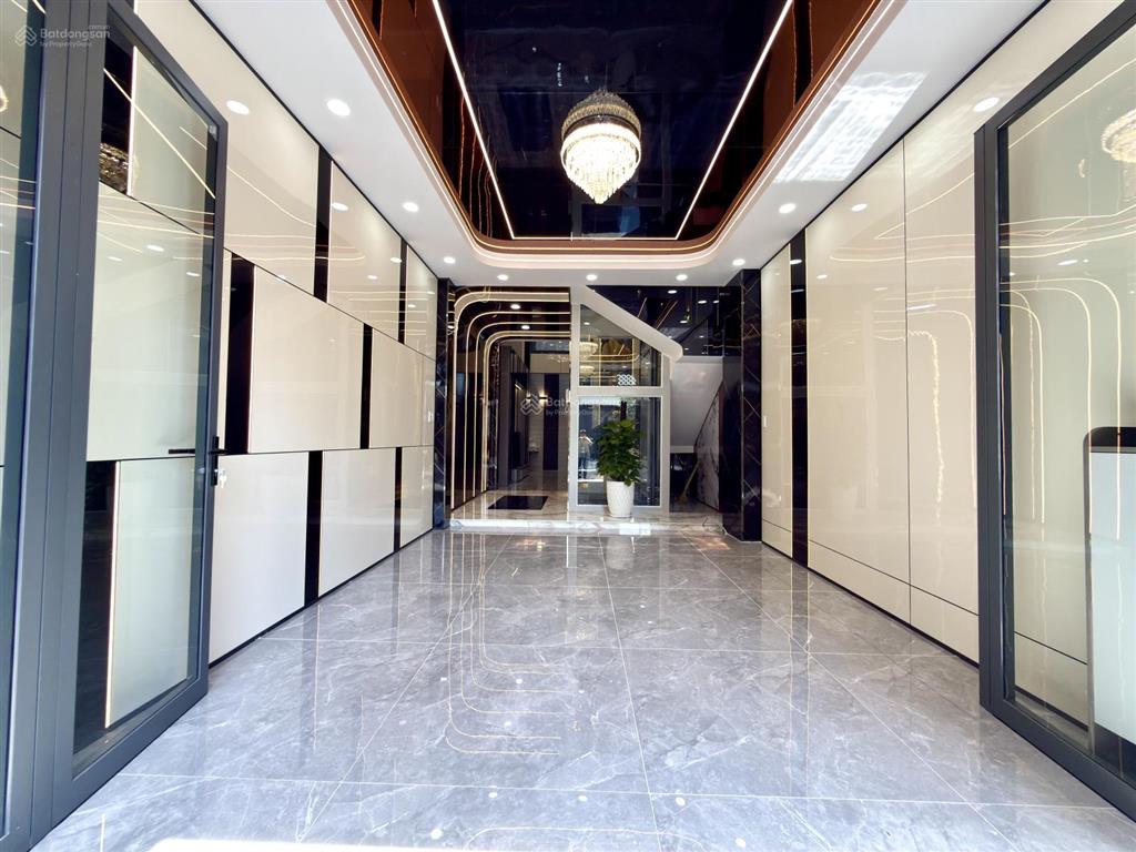 Nhà có thang máy, sát bên ubp, trường học, dt4x15m, lửng, 3 lầu, 4pn, hướng đông bắc, 8.9 tỷ