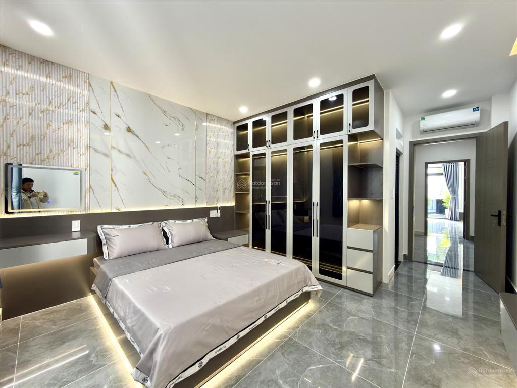 Nhà có thang máy, sát bên ubp, trường học, dt4x15m, lửng, 3 lầu, 4pn, hướng đông bắc, 8.9 tỷ