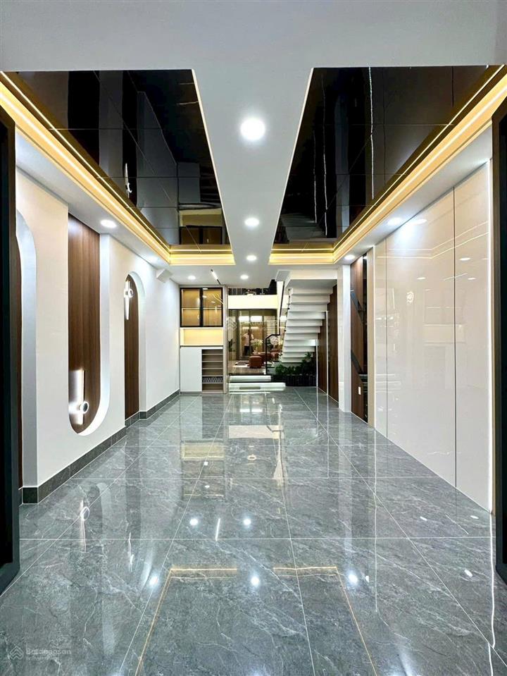 Nhà bên dự án công viên 120ha, dt4x15m, lửng, 3 lầu, 4pn, gara ô tô, p.thờ, sân thượng, 6.45 tỷ