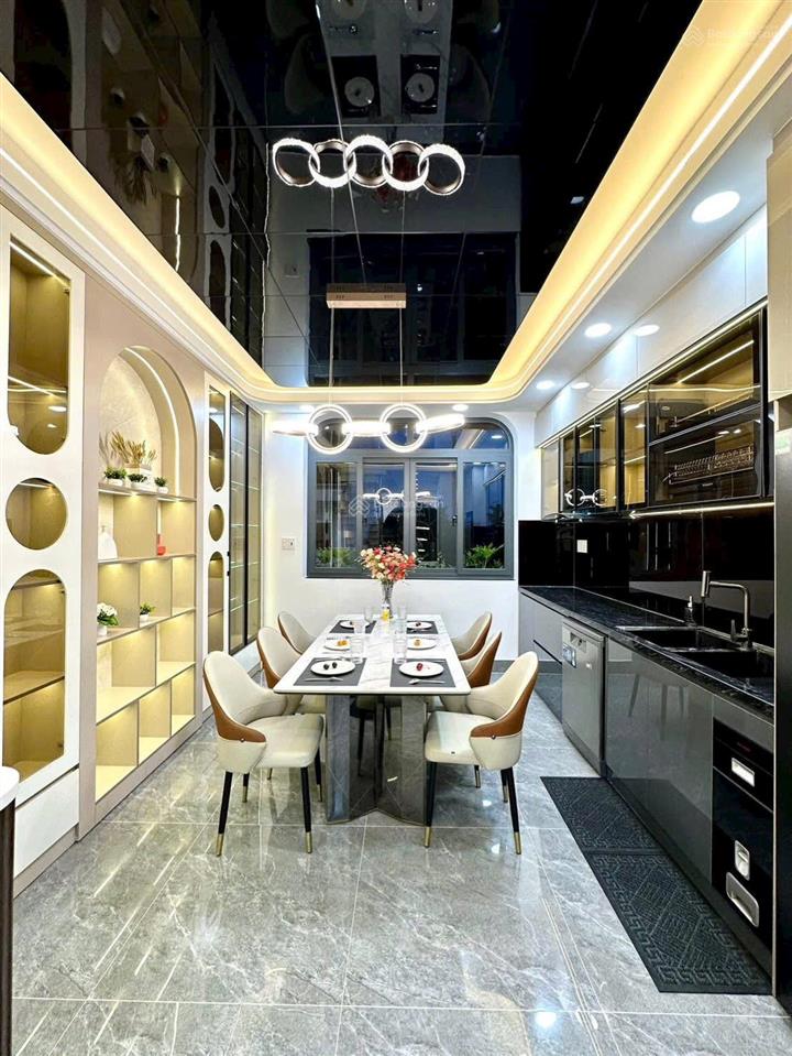 Nhà bên dự án công viên 120ha, dt4x15m, lửng, 3 lầu, 4pn, gara ô tô, p.thờ, sân thượng, 6.45 tỷ