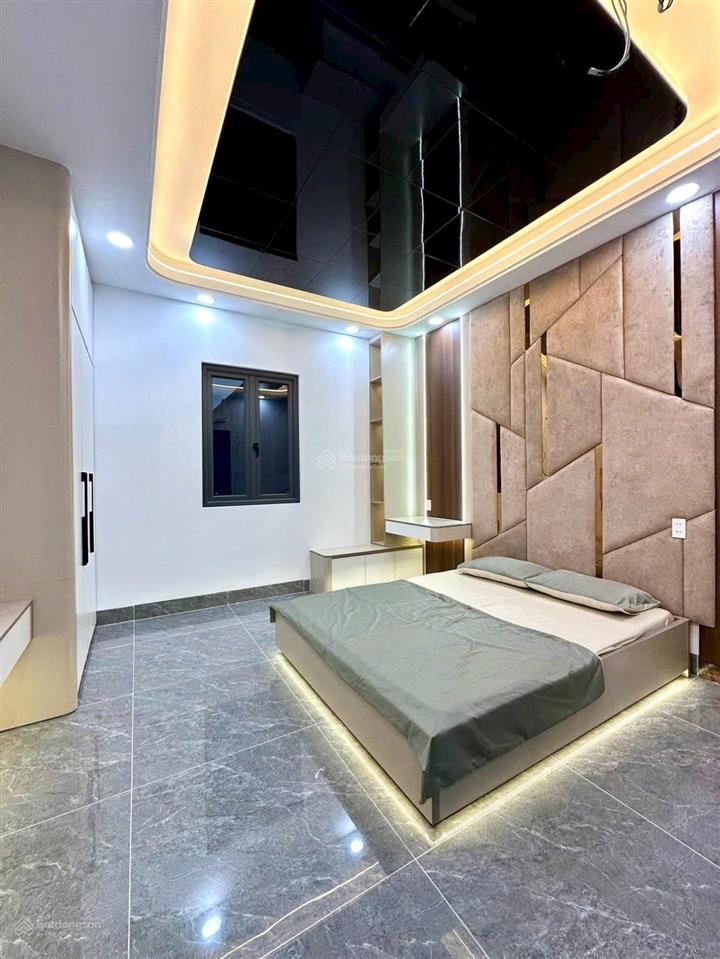 Nhà bên dự án công viên 120ha, dt4x15m, lửng, 3 lầu, 4pn, gara ô tô, p.thờ, sân thượng, 6.45 tỷ