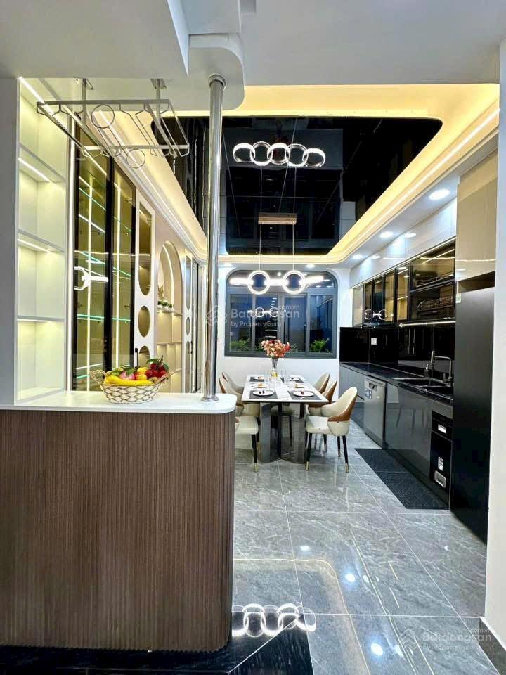 Nhà bên dự án công viên 120ha, dt4x15m, lửng, 3 lầu, 4pn, gara ô tô, p.thờ, sân thượng, 6.45 tỷ