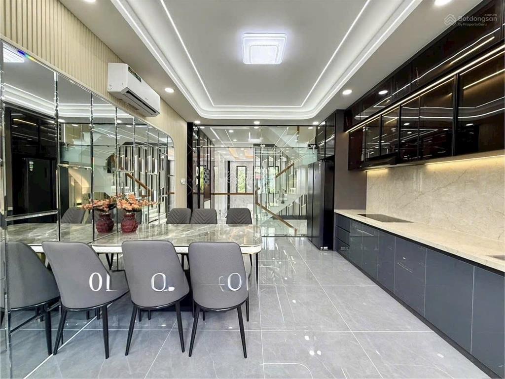 Nhà kế bên trường cđ điện lực, dt4x20m, lửng, 3 lầu, 4pn, gara ô tô, p.thờ, sân thượng, 6.75 tỷ