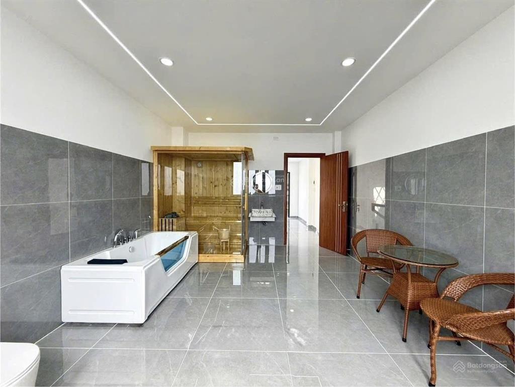 Nhà kế bên trường cđ điện lực, dt4x20m, lửng, 3 lầu, 4pn, gara ô tô, p.thờ, sân thượng, 6.75 tỷ