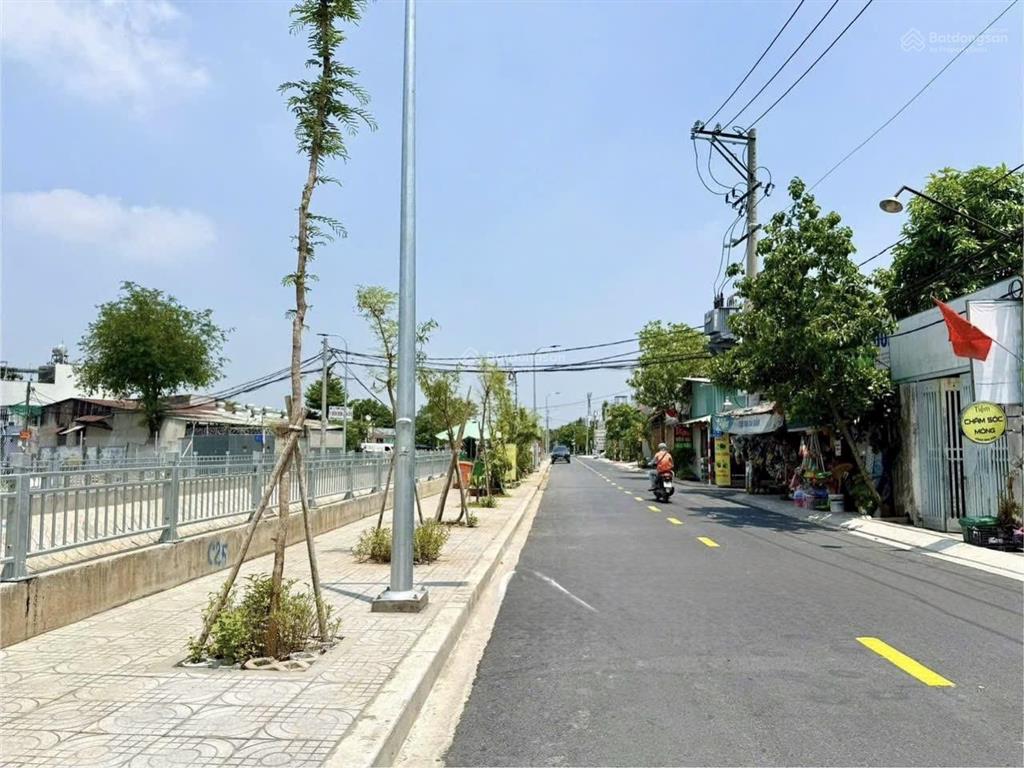 Nhà kế bên trường cđ điện lực, dt4x20m, lửng, 3 lầu, 4pn, gara ô tô, p.thờ, sân thượng, 6.75 tỷ