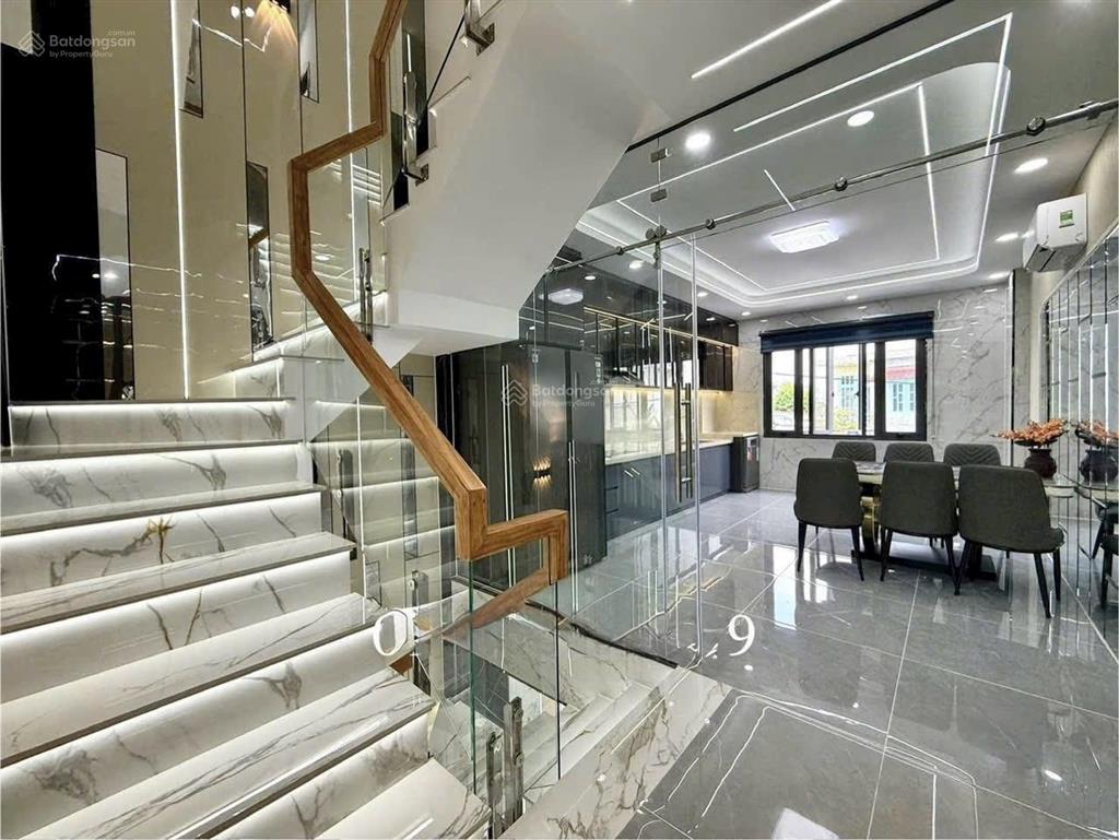 Nhà kế bên trường cđ điện lực, dt4x20m, lửng, 3 lầu, 4pn, gara ô tô, p.thờ, sân thượng, 6.75 tỷ