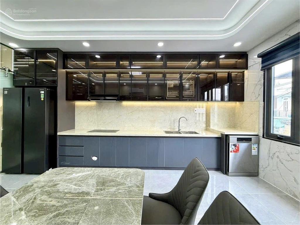 Nhà kế bên trường cđ điện lực, dt4x20m, lửng, 3 lầu, 4pn, gara ô tô, p.thờ, sân thượng, 6.75 tỷ