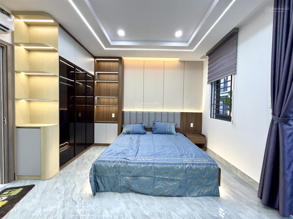 Nhà ngay ngã tư ga và chợ cầu đồng, dt4.64x13m, lửng, 3 lầu, 4pn, gara ô tô, p.thờ, 7.6 tỷ