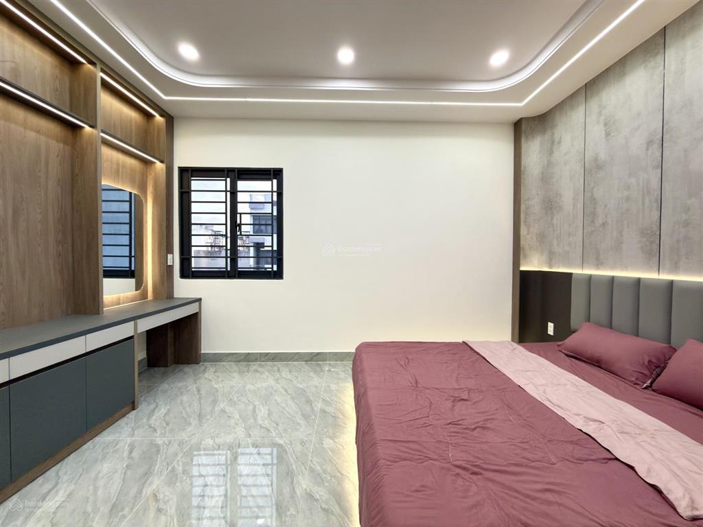 Nhà ngay ngã tư ga và chợ cầu đồng, dt4.64x13m, lửng, 3 lầu, 4pn, gara ô tô, p.thờ, 7.6 tỷ