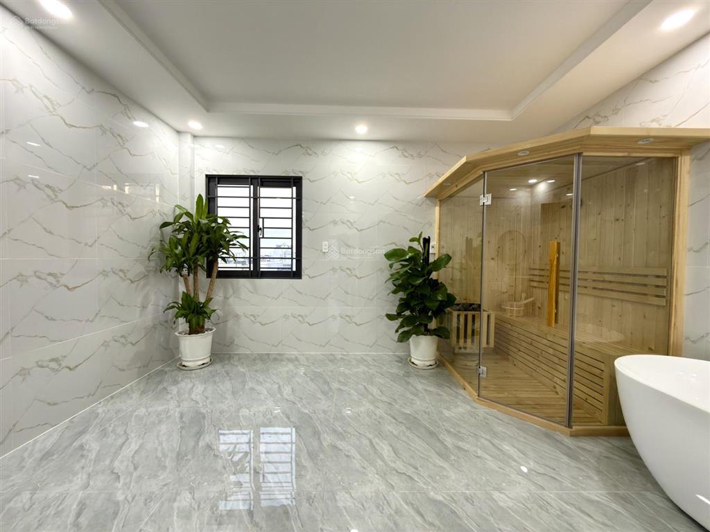 Nhà ngay ngã tư ga và chợ cầu đồng, dt4.64x13m, lửng, 3 lầu, 4pn, gara ô tô, p.thờ, 7.6 tỷ