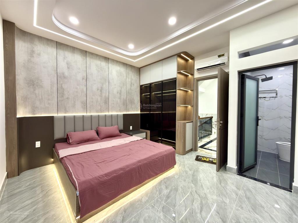 Nhà ngay ngã tư ga và chợ cầu đồng, dt4.64x13m, lửng, 3 lầu, 4pn, gara ô tô, p.thờ, 7.6 tỷ