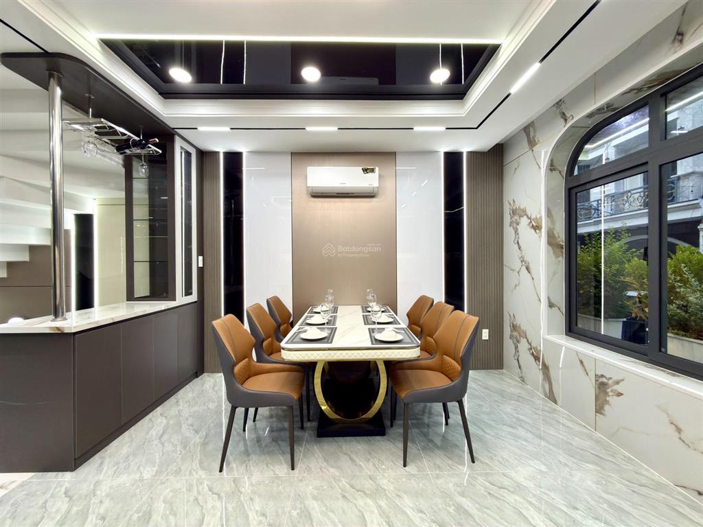 Nhà ngay ngã tư ga và chợ cầu đồng, dt4.64x13m, lửng, 3 lầu, 4pn, gara ô tô, p.thờ, 7.6 tỷ