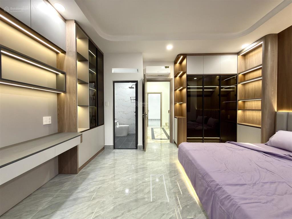 Nhà ngay ngã tư ga và chợ cầu đồng, dt4.64x13m, lửng, 3 lầu, 4pn, gara ô tô, p.thờ, 7.6 tỷ