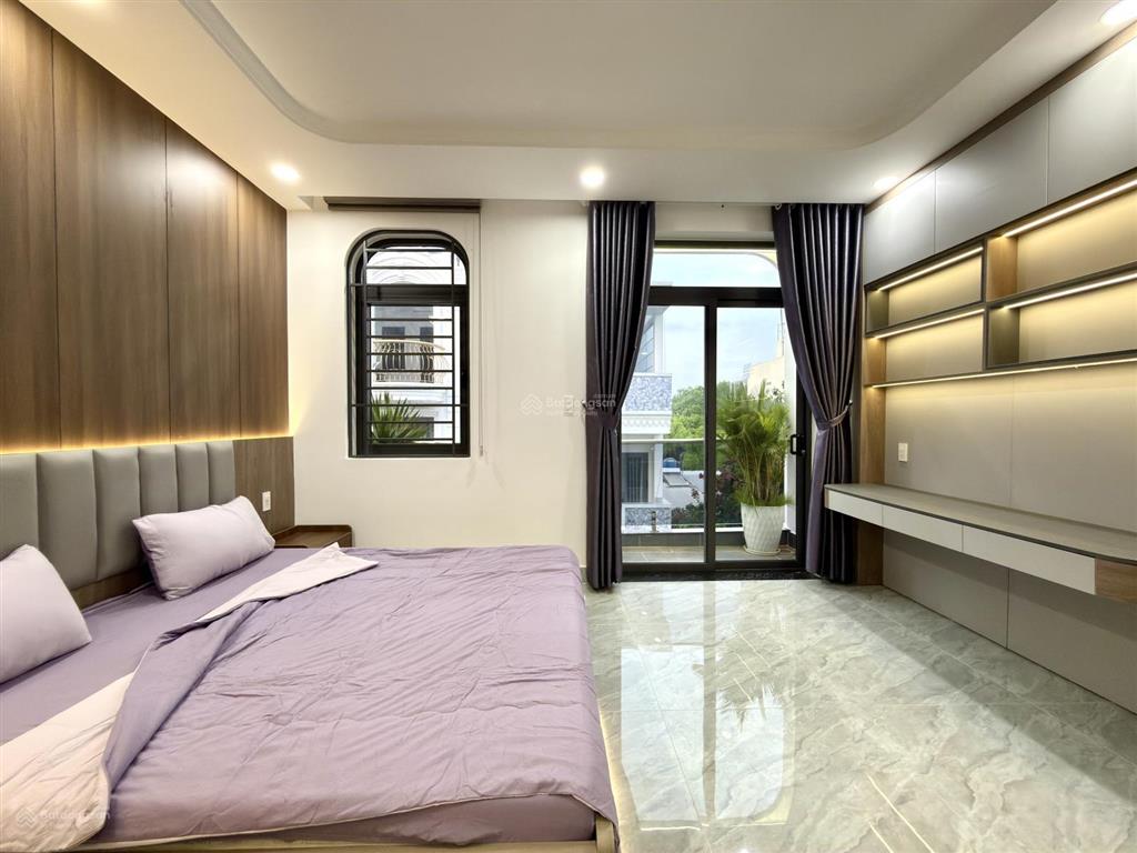 Nhà ngay ngã tư ga và chợ cầu đồng, dt4.64x13m, lửng, 3 lầu, 4pn, gara ô tô, p.thờ, 7.6 tỷ