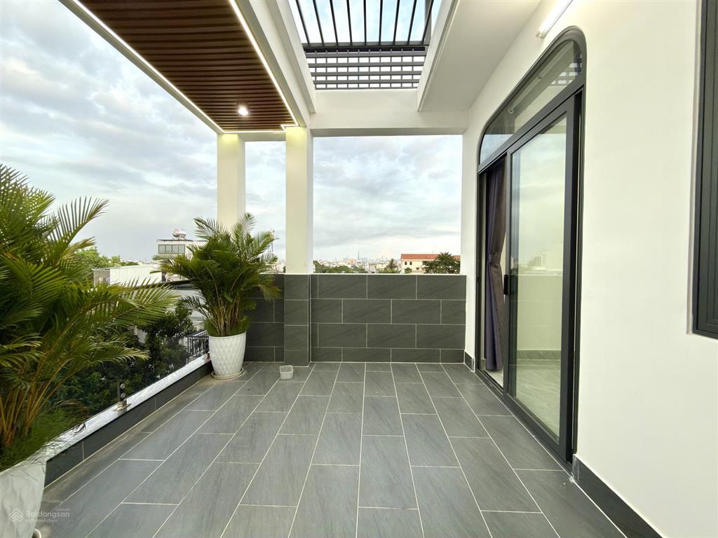 Nhà ngay ngã tư ga và chợ cầu đồng, dt4.64x13m, lửng, 3 lầu, 4pn, gara ô tô, p.thờ, 7.6 tỷ