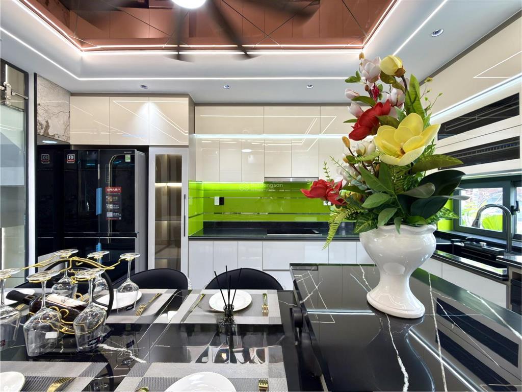 Nhà smarthome đường thông kế bên chợ cây sộp, dt 4x13m, lửng, 3 lầu, 4pn, gara ô tô, p. thờ