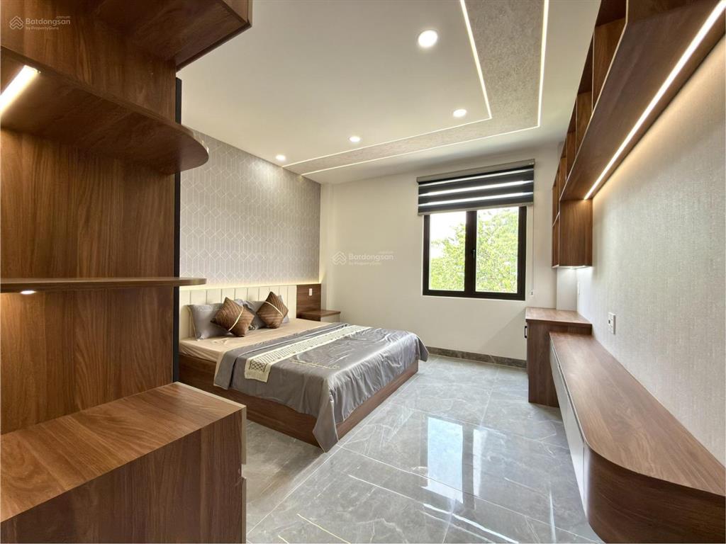 Nhà có thang máy bên vpđk đất đai và trường trần quốc toản, dt4x20m, lửng, 3 lầu, 4pn, 8.8 tỷ