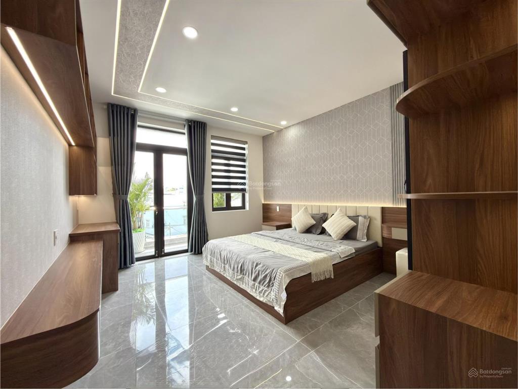 Nhà có thang máy bên vpđk đất đai và trường trần quốc toản, dt4x20m, lửng, 3 lầu, 4pn, 8.8 tỷ