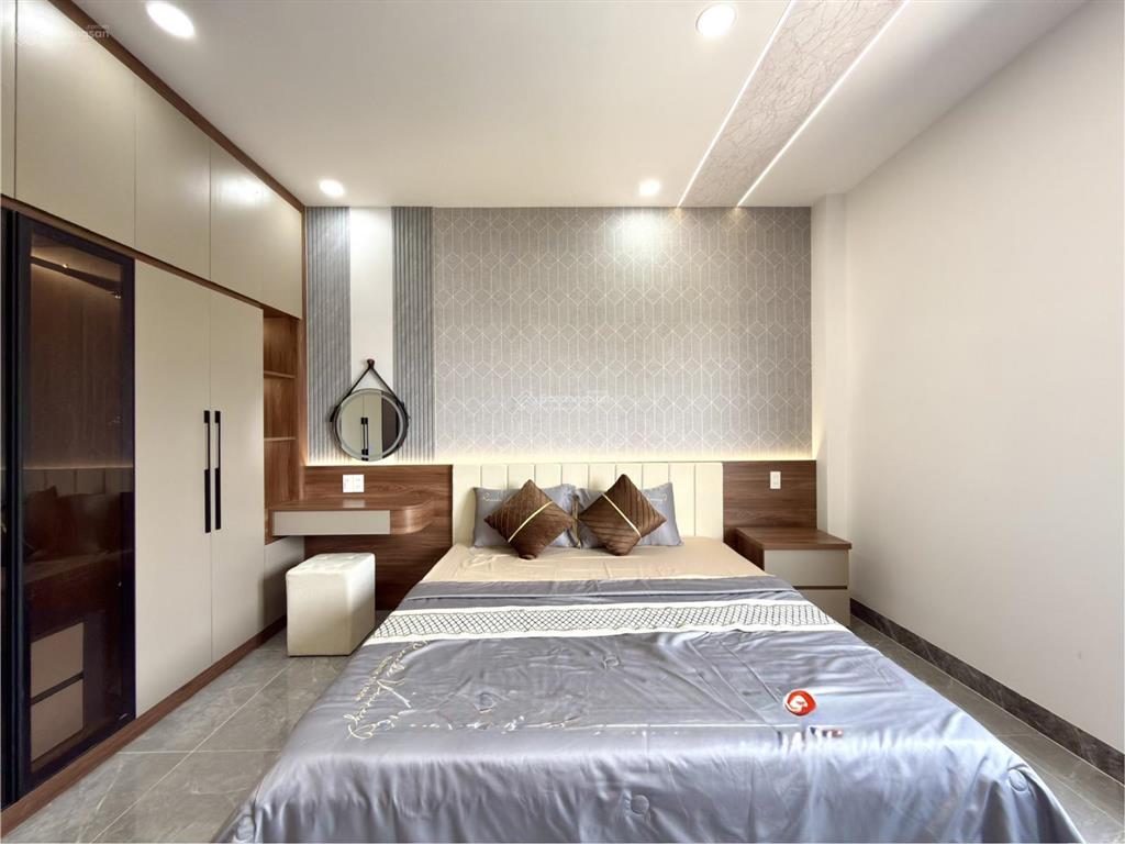 Nhà có thang máy bên vpđk đất đai và trường trần quốc toản, dt4x20m, lửng, 3 lầu, 4pn, 8.8 tỷ