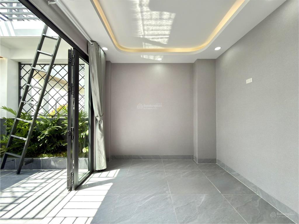 Nhà có thang máy 1 sẹc thạnh xuân 25, bên ubp, dt 4x16m, lửng, 3 lầu, 4pn, p.thờ, s.thượng 7.15 tỷ