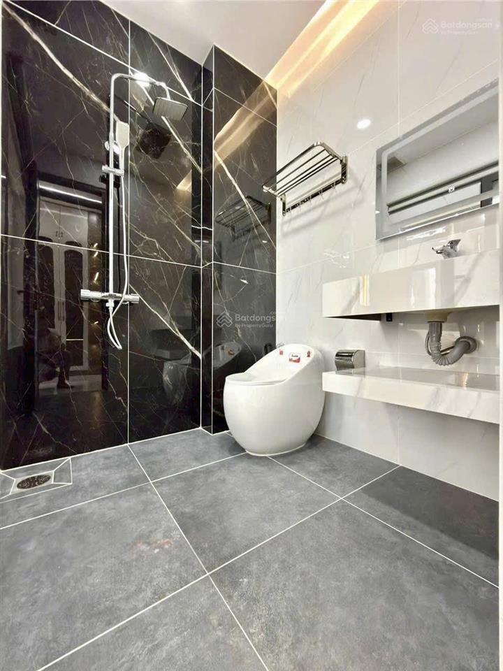 Nhà có thang máy 1 sẹc thạnh xuân 25, bên ubp, dt 4x16m, lửng, 3 lầu, 4pn, p.thờ, s.thượng 7.15 tỷ