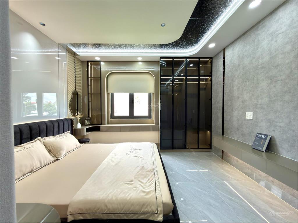 Nhà có thang máy 1 sẹc thạnh xuân 25, bên ubp, dt 4x16m, lửng, 3 lầu, 4pn, p.thờ, s.thượng 7.15 tỷ