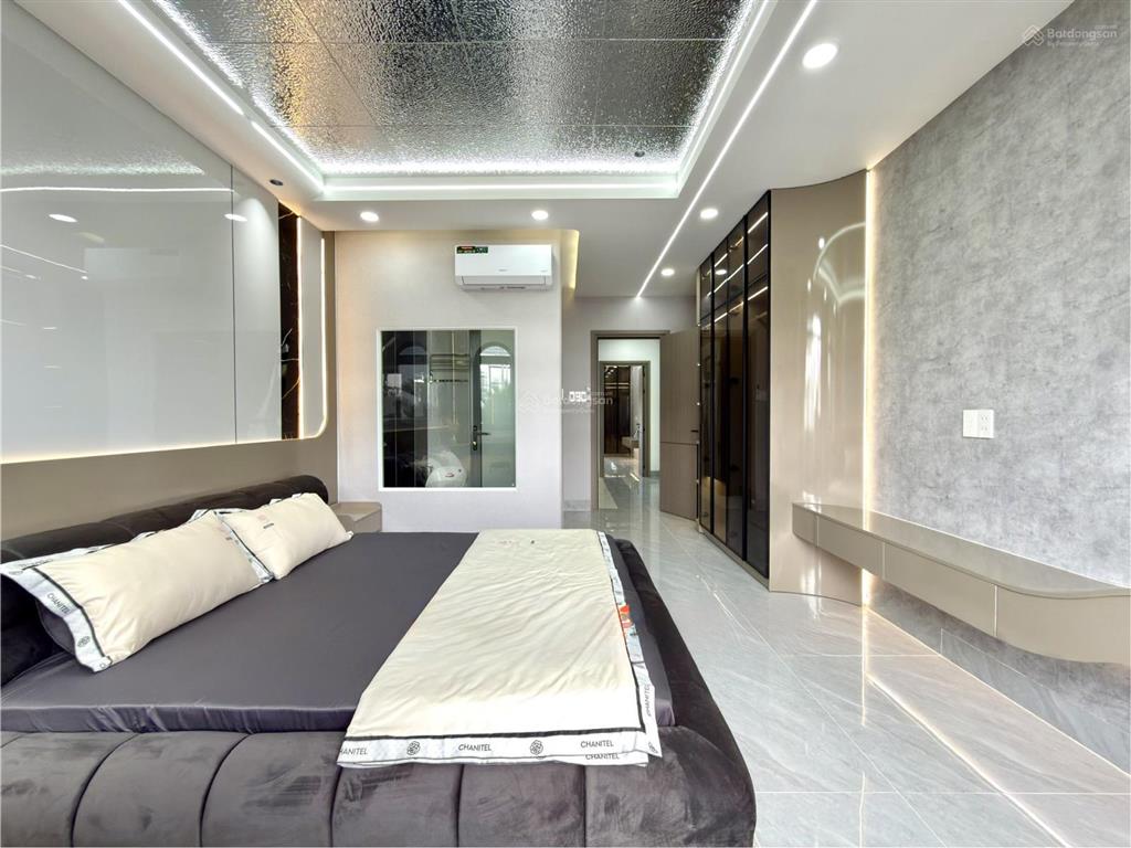 Nhà có thang máy 1 sẹc thạnh xuân 25, bên ubp, dt 4x16m, lửng, 3 lầu, 4pn, p.thờ, s.thượng 7.15 tỷ