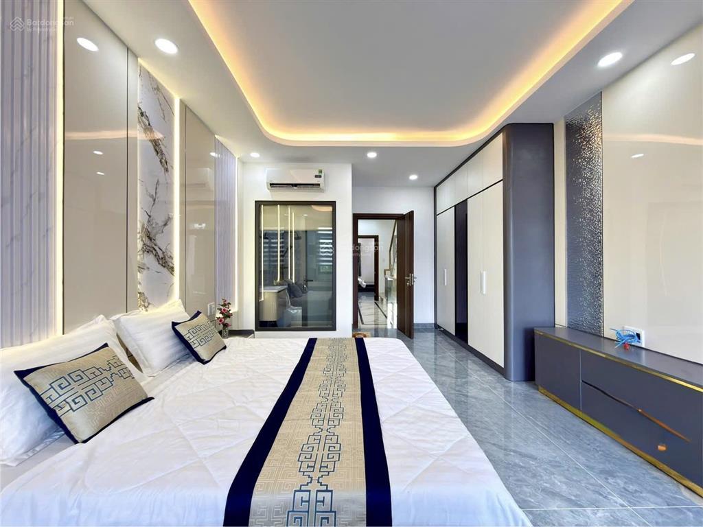 Nhà có thang máy đường thông thạnh lộc 15, dt 4x20m, lửng, 3 lầu, 4pn, p.thờ, s.thượng, hướng tnam