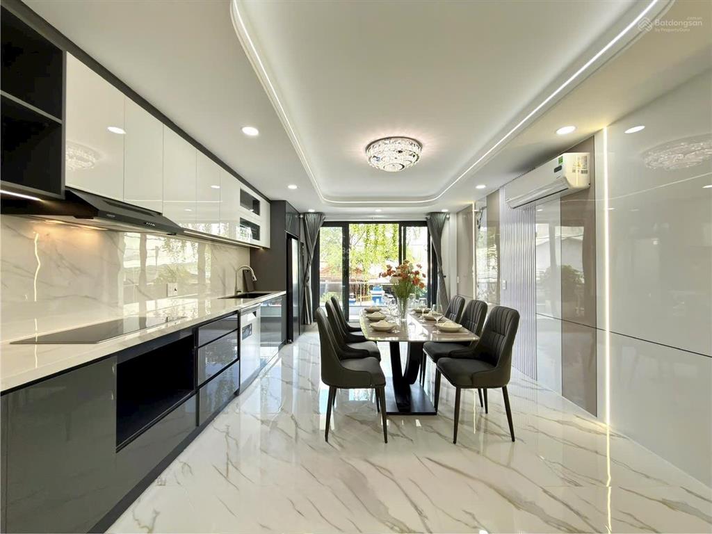 Nhà có thang máy đường thông thạnh lộc 15, dt 4x20m, lửng, 3 lầu, 4pn, p.thờ, s.thượng, hướng tnam