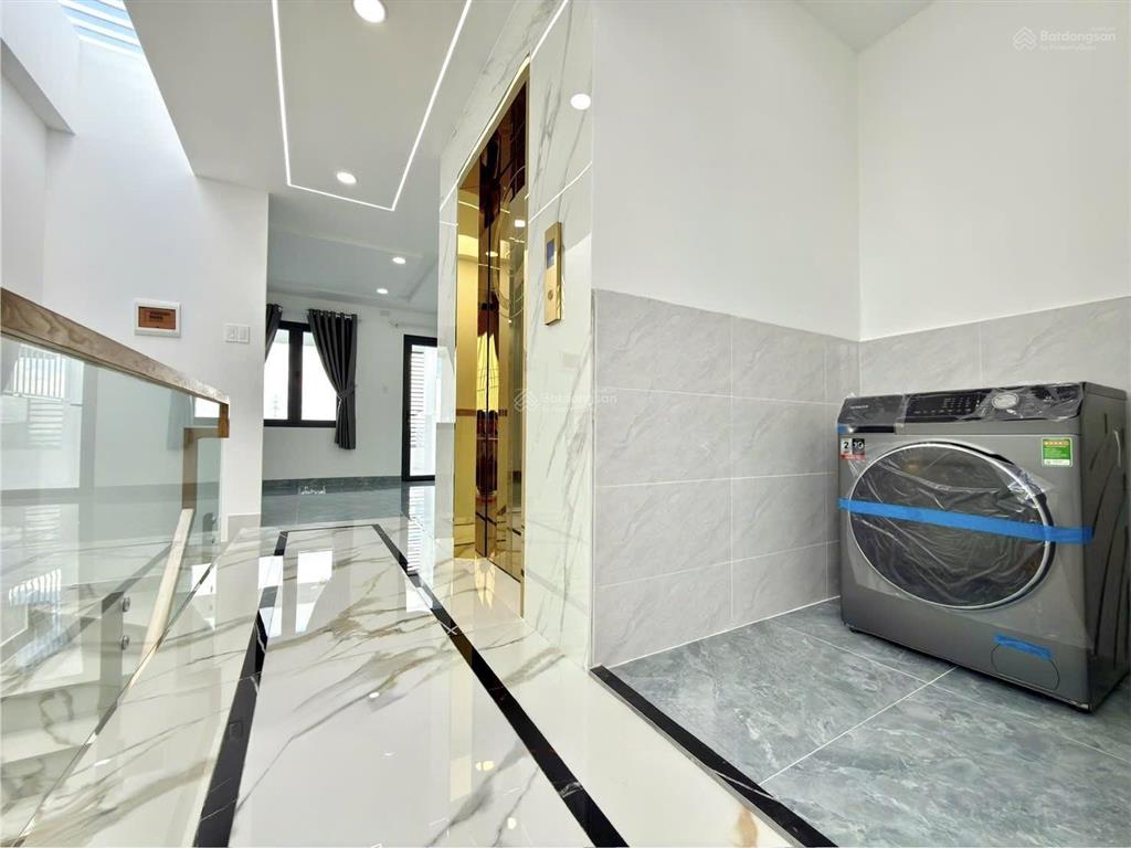 Nhà có thang máy đường thông thạnh lộc 15, dt 4x20m, lửng, 3 lầu, 4pn, p.thờ, s.thượng, hướng tnam