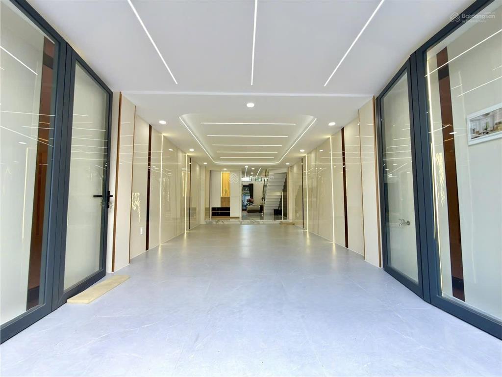 Nhà có thang máy đường thông thạnh lộc 15, dt 4x20m, lửng, 3 lầu, 4pn, p.thờ, s.thượng, hướng tnam