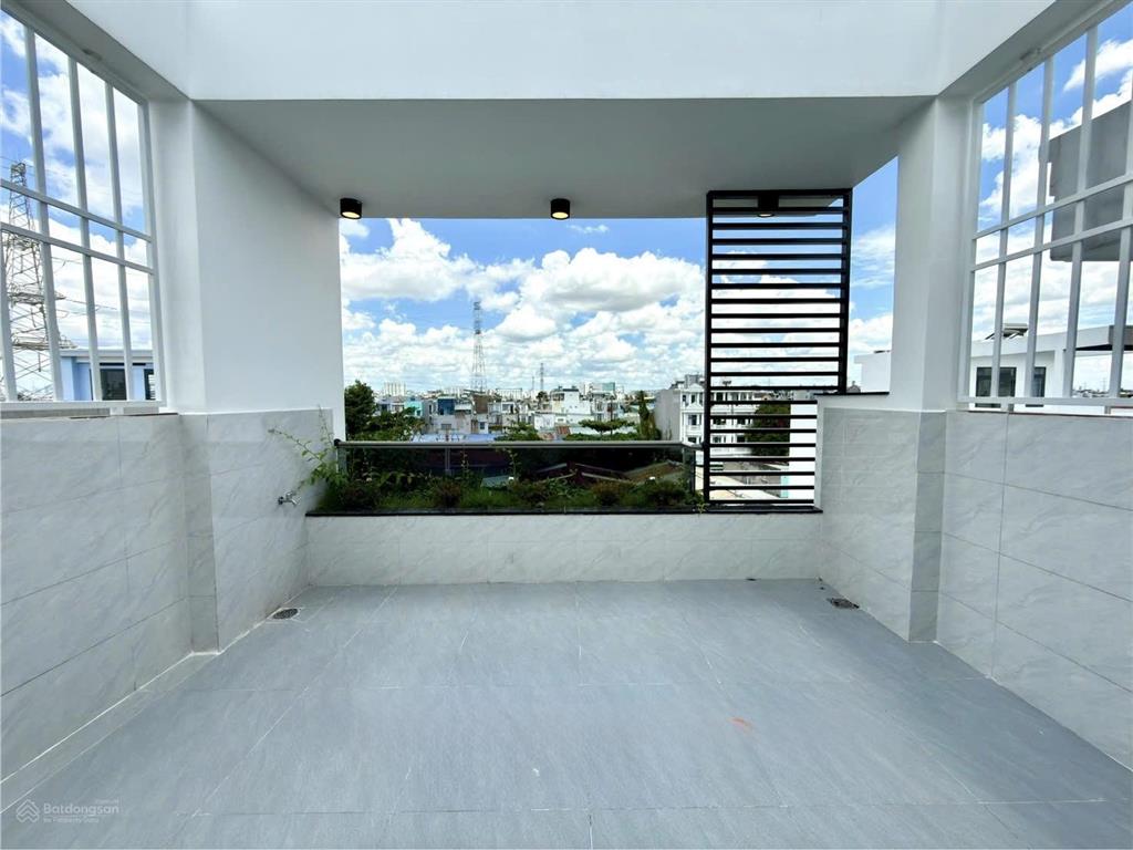 Nhà có thang máy đường thông thạnh lộc 15, dt 4x20m, lửng, 3 lầu, 4pn, p.thờ, s.thượng, hướng tnam