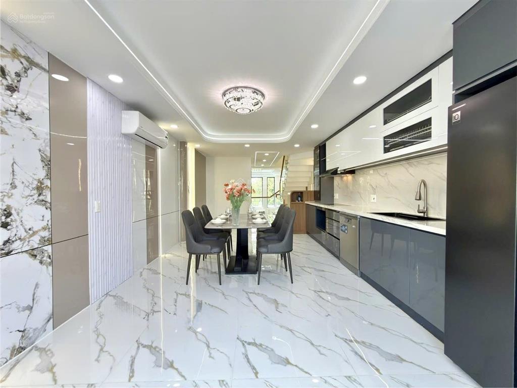 Nhà có thang máy đường thông thạnh lộc 15, dt 4x20m, lửng, 3 lầu, 4pn, p.thờ, s.thượng, hướng tnam